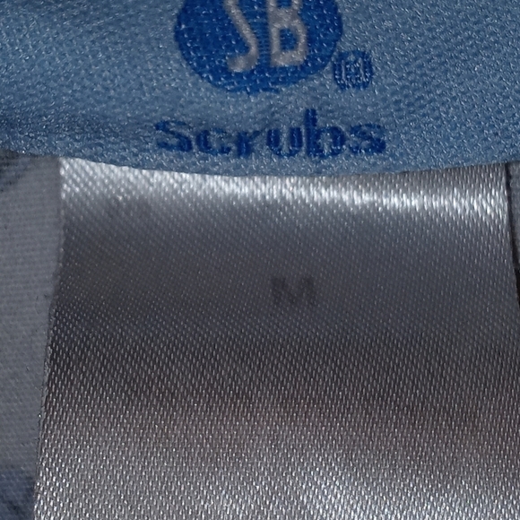 S. B. Scrub top size medium floral pattern - Picture 6 of 7